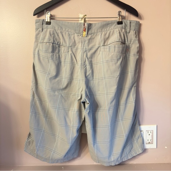 Lululemon Plaid Shorts Gray Men Size 38 - Picture 8 of 11